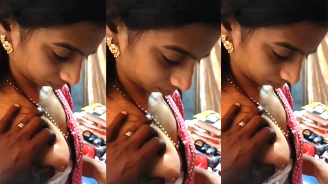 Mallu Innocent Aunty Boobs Pressed By Electrician
